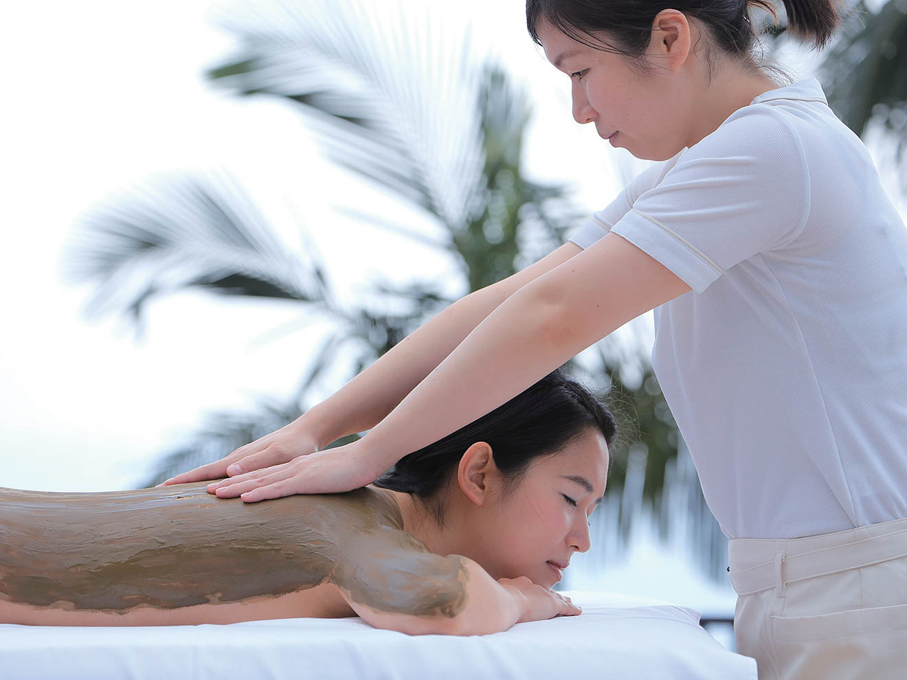 トリートメントルームは計7室。浴室付きのスパスイートもあり、友人同士や家族での利用もできる。最高級スイートルームにはインスパルームを併設。客室から出ることなくトリートメントを楽しめる