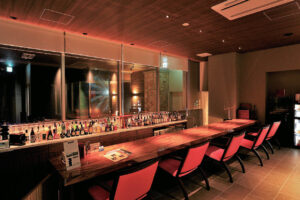 空の棟にあるカウンターバー