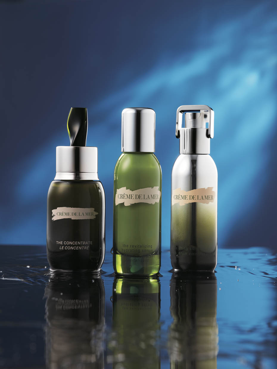 （左）ザ･コンセントレート（中）ザ･リバイタライジング ハイドレイティング セラム（右）ザ･モイスチャーリフト コントア セラム