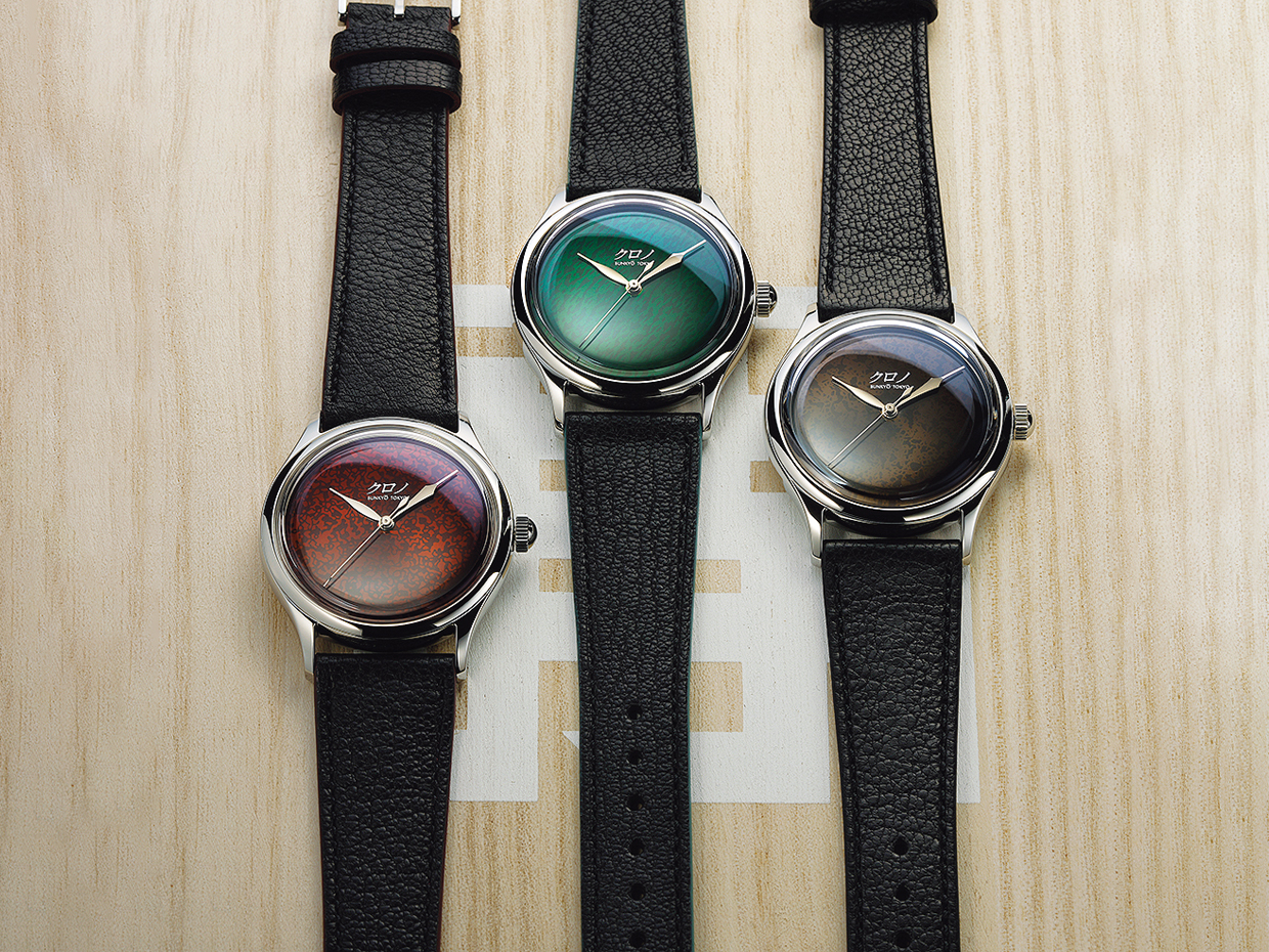 「グランド漆・青山」手巻き、ケース径37mm、SSケース×レザーストラップ、3気圧防水、各100本限定、394,350円。特製桐箱に3モデルをそろえた限定88セットは977,900円。