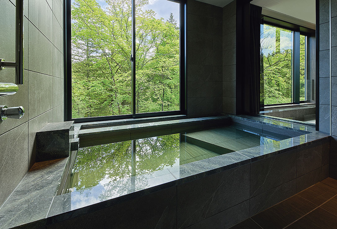 ふふ&ensp;旧軽井沢&ensp;静養の森。客室のバスルーム