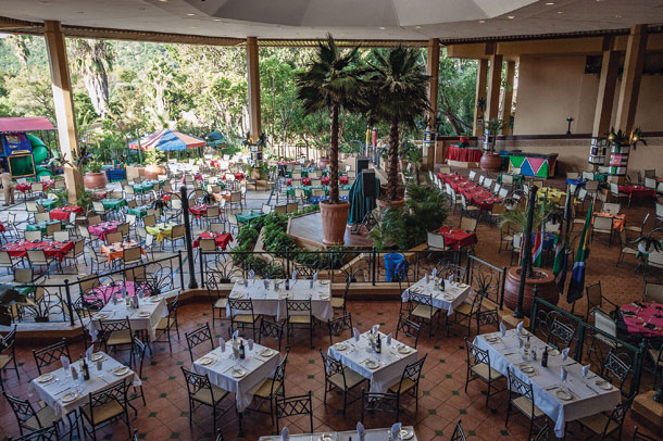 サンシティの朝食用ダイニングルーム