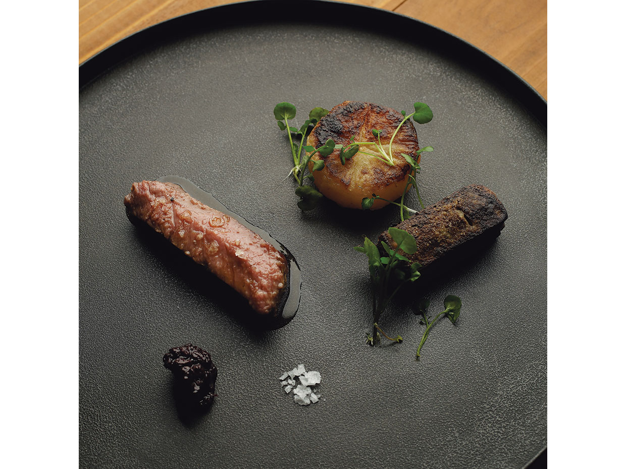 ヴィラ・デラ・パーチェ、鹿肉は秋口に収獲した果物のソース添え