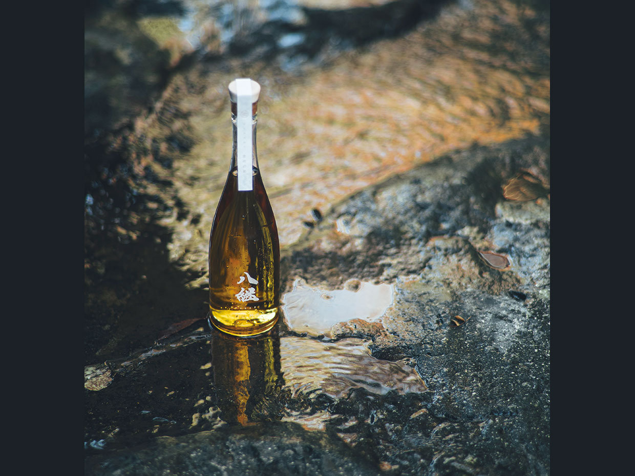 端正な八継のボトル