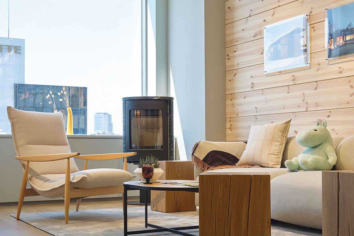 リビングをイメージしたスペースは、北欧のインテリアと調和した落ち着いた空間