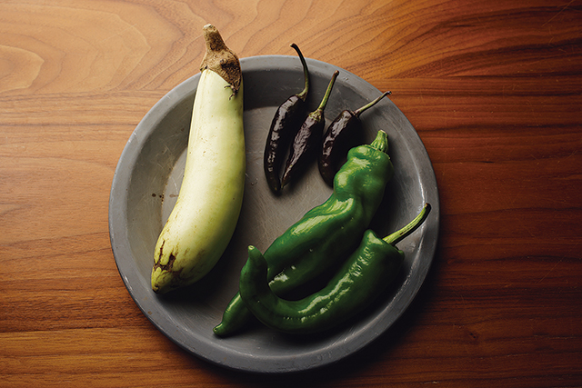 ル&nbsp;スプートニク、緑なす、万願寺唐辛子、紫唐辛子