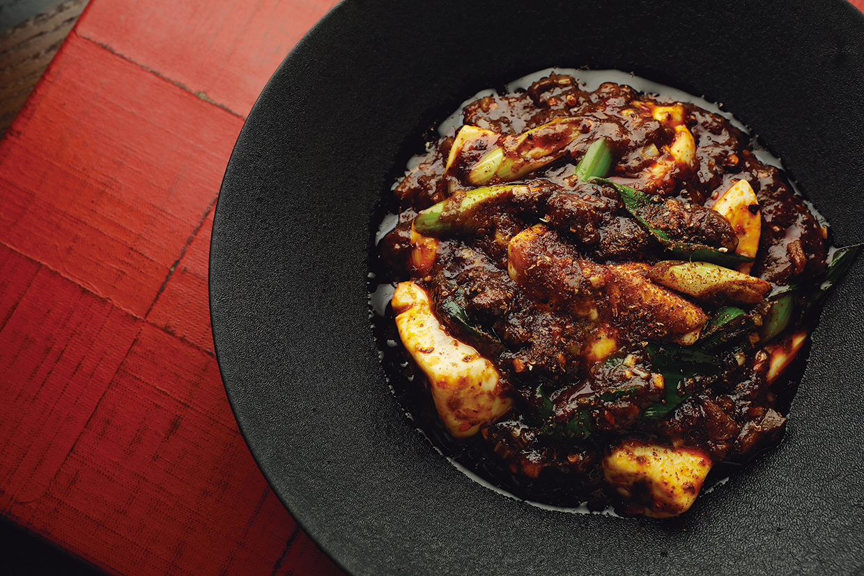 4000&ensp;Chinese&ensp;Restaurant&ensp;南青山、「麻婆豆腐」の豆腐の代わりに、ボラの白子を用いた贅沢な一品