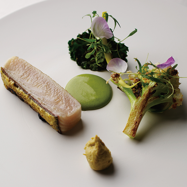 繊細、多面的、シンプル