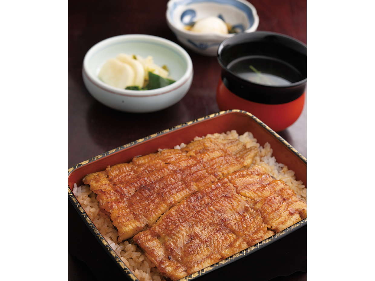 五代目&nbsp;野田岩&ensp;麻布飯倉本店、ていねいな作業で焼き上げられる野田岩の鰻