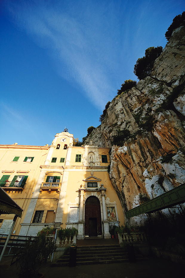パレルモ郊外のペッレグリーノ山にある洞窟教会サンタ・ロザリア聖堂