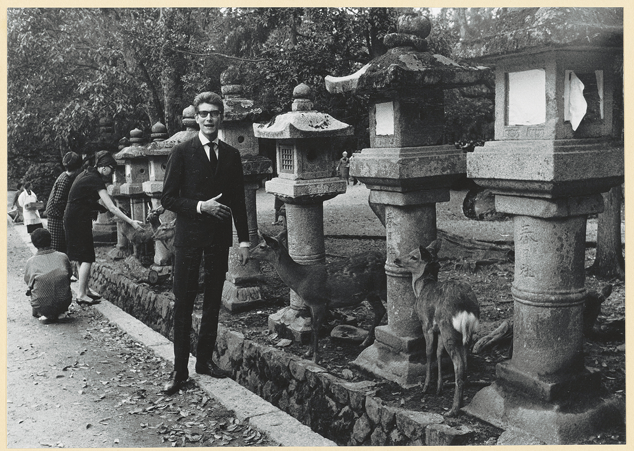 初来日時のイヴ・サンローラン、1963年4月。&copy;Droits réservés