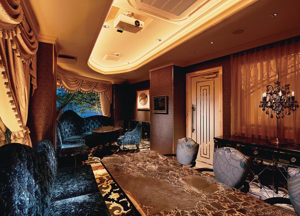 優雅なる非日常へ、選ばれし者への招待状、ザ・スイート