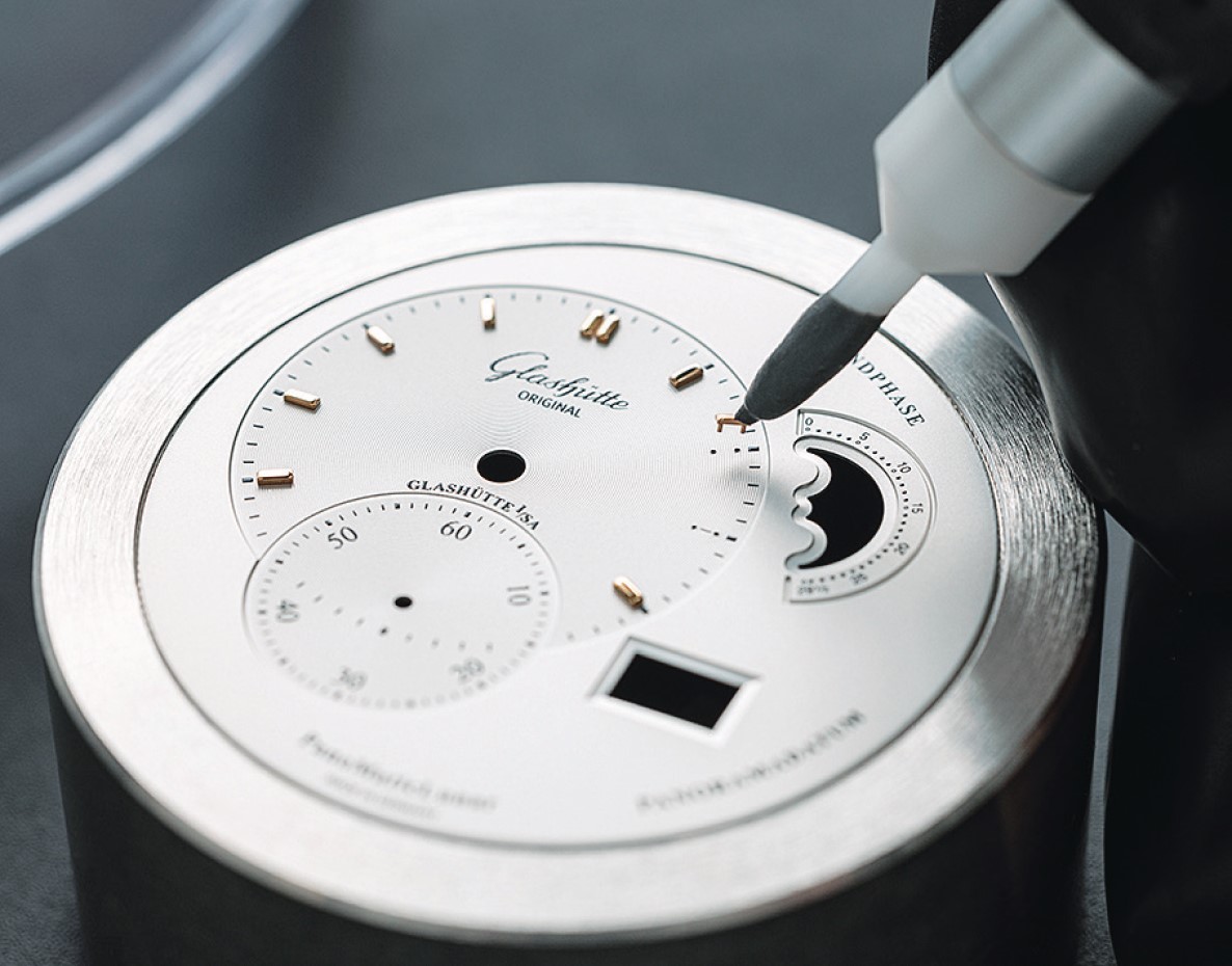 不朽の価値 第25回、まつあみ靖、グラスヒュッテ・オリジナルの新ダイアルマニュファクトリーを訪ねて