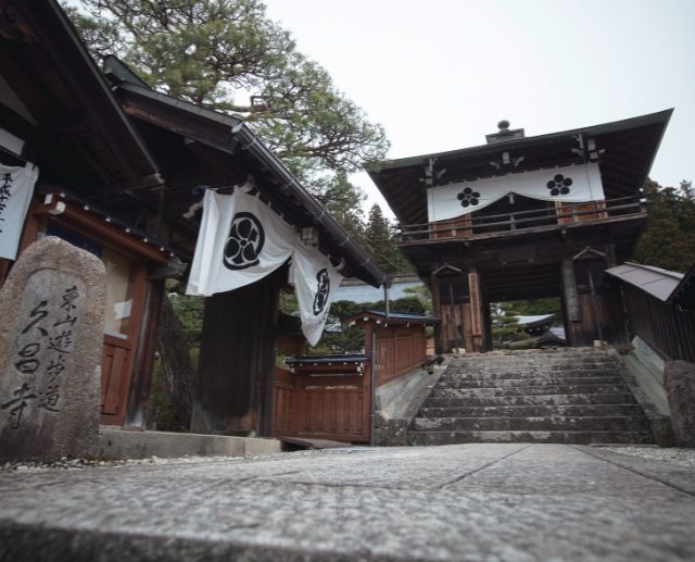 天領 飛騨高山荘厳な空気が流れる東山寺町